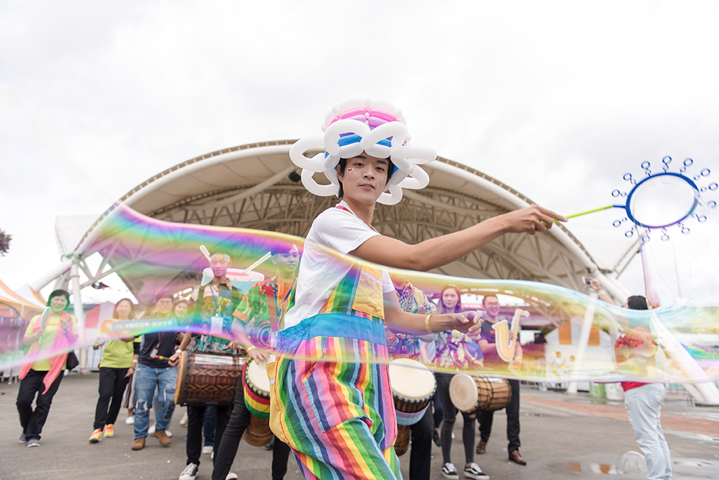這輩子很難看到的樂團都來到「2018世界音樂節@臺灣」！聽覺、味覺都讓你環遊世界一遍啦♡