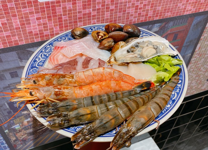 彷彿飛香港！「鐵火肥牛火鍋」招牌18小時慢熬港式靚湯＆超道地牛肉秒勾懷舊回憶