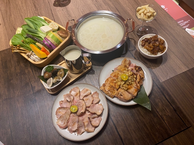 最強社區火鍋霸主「樂崎火鍋」插旗信義！必嚐信義店獨家「濃厚蒜味雞白湯」，開幕優惠買龍蝦送龍蝦