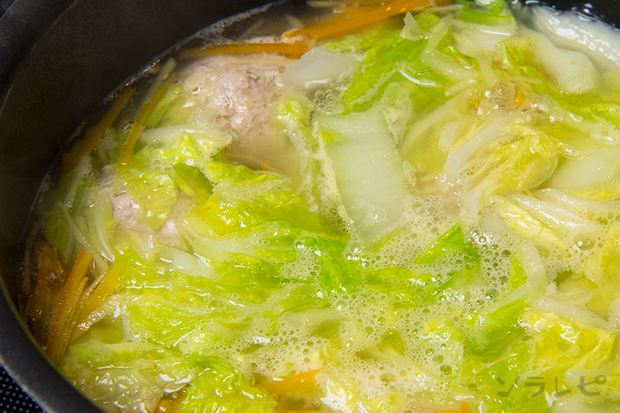 肉丸子白菜湯製作步驟3：加入調味料