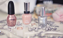 三步驟化身氣質女孩  DIY斜紋指彩 美甲、指彩、DIY、氣質、教學、斜紋、裸色