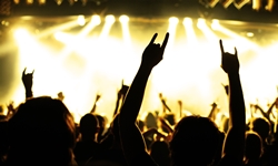 演唱會穿搭不失誤！穿對衣服才夠HIGH 演唱會、穿搭、搖滾、鄉村樂、爵士