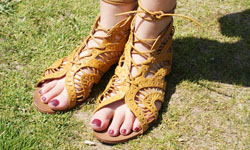 夏日必學！五步驟養出美麗涼鞋腳 涼鞋、夏日、指甲油、指甲、腳