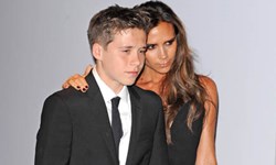 8月16日 大明星小狗仔：貝嫂竟然搭直升機出席家長會！ 大明星小狗仔、艾希頓庫奇、貝克漢、維多莉亞、亞曼達賽佛瑞、Jonathan Rhys Meyers、Anna Kendrick、奧蘭多布魯