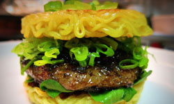 米漢堡有甚麼稀奇？拉麵也能做成漢堡！ 拉麵、漢堡、美食、紐約、新奇