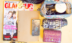 妞突擊：時尚編輯的包包裝什麼？ 突擊、街拍、包包、時尚、偷窺