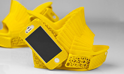 不方便拿手機就放在鞋子裡？超方便手機殼鞋    手機殼、3D、楔形鞋