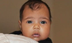 到底像爸還像媽？肯伊威斯特秀女兒萌照 north west、肯伊威斯特、金卡達夏