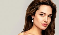 真會賺！安潔莉娜裘莉年賺9億搶回一姐地位 富比士、茱莉亞羅勃茲、蜜拉庫妮絲、娜塔莉波曼、珊卓布拉克、莎莉賽隆、艾瑪史東、珍妮佛安妮斯頓、克莉絲汀史都華、珍妮佛勞倫斯、安潔莉娜裘莉