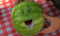 用電鑽打果汁？！保證不沾手的西瓜汁DIY 果汁機、DIY、不沾手、打果汁、西瓜汁