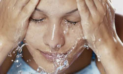 還我光滑肌！戒除害你滿臉粉刺的壞習慣 肌膚、粉刺、壞習慣、保養、清潔