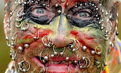 有些老人比屁孩更叛逆！全世界穿最多體環的爺爺 穿洞、穿環、體環、恐怖、詭異