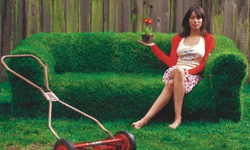 不出門也能貼近大自然！在庭院打造草皮沙發 草皮、沙發、大自然