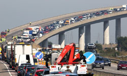 連環碰碰車？英國百輛汽車高速公路追撞 車禍、追撞、英國