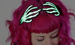 戴上蜘蛛網就加分了！萬聖節派對配件特蒐 萬聖節、穿搭、配件