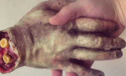 死亡之握！超逼真死屍斷掌巧克力 死屍、斷掌、斷手、斷腳、殘肢