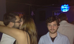 你在做我在看！亂入情侶親熱時刻的無聊男子 Drew Phillips、Scott Cleveland、曬恩愛、亂入、拍照