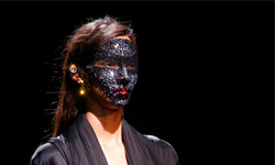 就要往臉上貼金　2014春夏時裝伸展台妝 2014ss、Givenchy、Dior、彩妝、寶石、精品