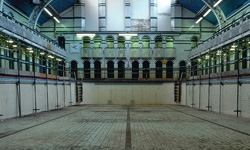 泳池裡的是比基尼正妹還是幽靈？英國廢棄泳池攝影 攝影、泳池、廢棄、廢墟