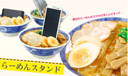 手機放在湯麵上當配菜？！超逼真拉麵手機架 手機架、手機座、手機、拉麵、湯麵