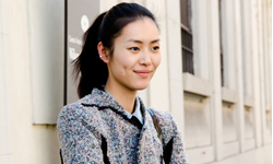 有了這些你也會發光！變身名模心機小物 歐美、名模、模特兒、私物、妝容、底妝、棒球帽、底妝、墨鏡、唇膏、窄管褲、粉底液