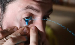 沒看過有人用眼畫畫！從眼睛噴射顏料的男子Leandro Granato Leandro Granato、阿根廷、特技、詭異、恐怖