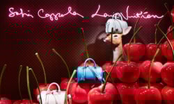 《凡爾賽拜金女》導演跨界！打造LV童趣櫥窗 Louis Vuitton、Sofia Coppola、小鹿、櫥窗、愛情不用翻譯