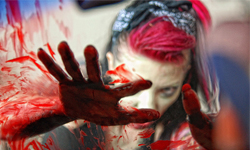 哪家洗車廠越洗越髒？活屍特別服務─血洗車！ 洗車、詭異、恐怖、噁心、活屍