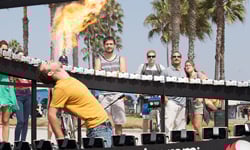 手機小姐報報：手機如何拍出《駭客任務》特效？ HTC One、駭客任務、活動、街頭藝人、街頭表演