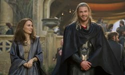 名人大小聲：娜塔莉波曼呼雷神巴掌很爽！ 名人大小聲、娜塔莉波曼、克里斯漢斯沃、湯姆希德斯頓、連恩漢斯沃