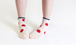 製作一雙萬花筒般的襪子！《+10》闖關練習曲 襪、+10、穿搭、時尚