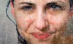 一絲不掛呈現細緻美感　極度寫實的露點油畫作品 Alyssa Monks、油畫、寫實、逼真、照片