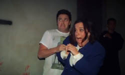 膽小鬼闖鬼屋的一百種表情  活屍與尖叫滿天飛的陰屍路之旅    陰屍路、活屍、鬼屋、膽小鬼、爆笑