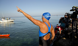 老將不死，只是永不放棄！64歲女泳將勇渡佛羅里達海峽 游泳、泳將、佛羅里達、古巴、Diana Nyad、64歲