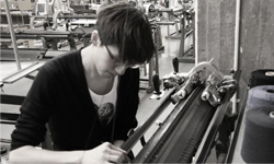 新台灣之光！詹朴Apu Jan躍上倫敦時裝周  VOGUE、詹朴、Apu Jan、秋冬倫敦時裝周、時間的反差