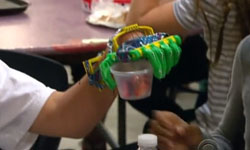 沒有手爸爸做給你！用3D列印技術幫兒子做出義手 義肢、3D列印