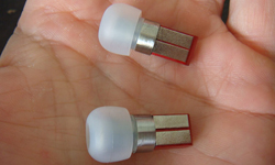 痛恨耳機線又纏在一起？最新耳塞型音樂播放器SPLIT 耳機、音樂、隨身聽、 SPLIT