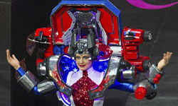 美國小姐那是變形金剛嗎！？選美賽秀國家服飾  選美、環球小姐、變形金剛