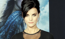 暗戀雷神女戰士薄紗「前後失守」！史上紅毯最大膽潔咪亞歷山大Jaimie Alexander 雷神索爾2：黑暗世界、Peter Facinelli、Thor: The Dark World 、希芙、SifJaimie Alexander