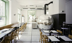 披薩快餐店裡也走舞廳風 Disco球造型的披薩烤窯 室內設計、DISCO、窯烤披薩、快餐店