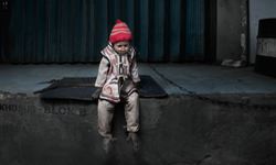 猴子穿上恰吉裝　毛骨悚然街頭表演 Perttu Saksa、雅加達、猴子、雜耍