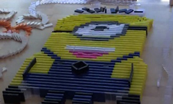 不敢相信自己的眼睛！神乎其技骨牌大秀登場 骨牌、小小兵