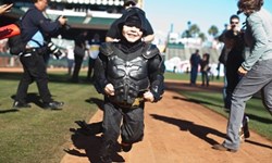 白血病童變身蝙蝠俠！實現打擊犯罪夢想的Batkid Batkid、Miles Scott、蝙蝠俠、高譚市、白血病、Make-A-Wish Foundation、歐巴馬、克里斯汀貝爾、班艾佛列克