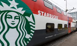 小心被咖啡燙到啊！世上第一家移動星巴克分店在瑞士 starbucks、星巴克、火車、咖啡、咖啡館、瑞士