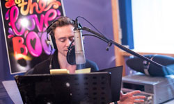 湯姆希德斯頓為你讀詩！THE LOVE BOOK 有聲書App 湯姆希德斯頓、THE LOVE BOOK、有聲書、App、英國腔