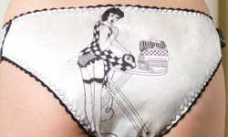 燙衣服燙到內褲露出來！性感誘人的家政婦插畫 Dupenny、家政婦、性感、誘人、英國、家事、居家、藝術