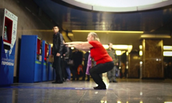 蹲30下就能換免費車票！莫斯科冬季奧運的另類宣傳 莫斯科、冬季、冬季奧運、Vystavochaya、深蹲