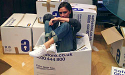 1000元買貝克漢二手衣！貝克漢夫婦捐名牌衣鞋做公益 Victoria Beckham、貝克漢、公益、菲律賓