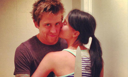 對不起，我背叛了你…男女面對心碎時刻反應大不同短片《Anniversary Prank Backfires!!》 Roman Atwood、RomanAtwood、Anniversary Prank Backfires!!