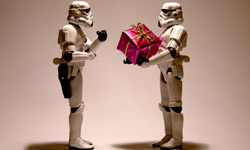 送得對比送得貴更重要！交換禮物不可不知的遊戲守則 交換禮物、禮物、遊戲、禁忌